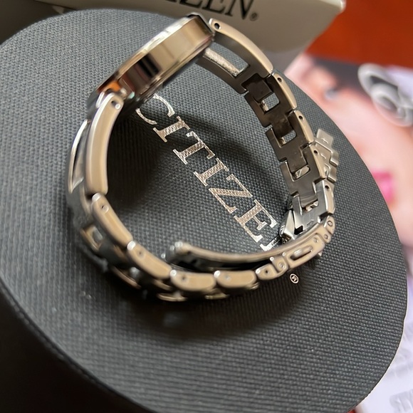 CITIZEN WATCHES SILVER LOOK VERY BEAUTIFUL AUTHENTIC - Picture 7 of 9